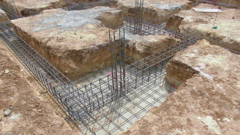 Excavación, nivelado, cimentación profunda, hormigonado y curado son las bases para garantizar la construcción de una casa resistente y duradera
